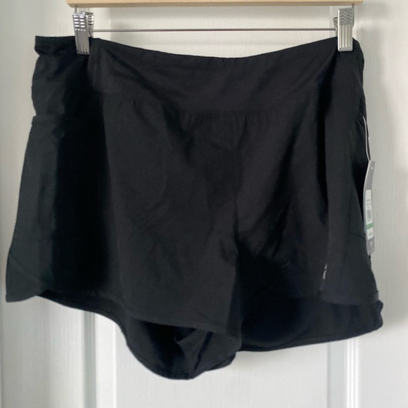 Reebok Pants - Women’s Reebok shorts size-XL